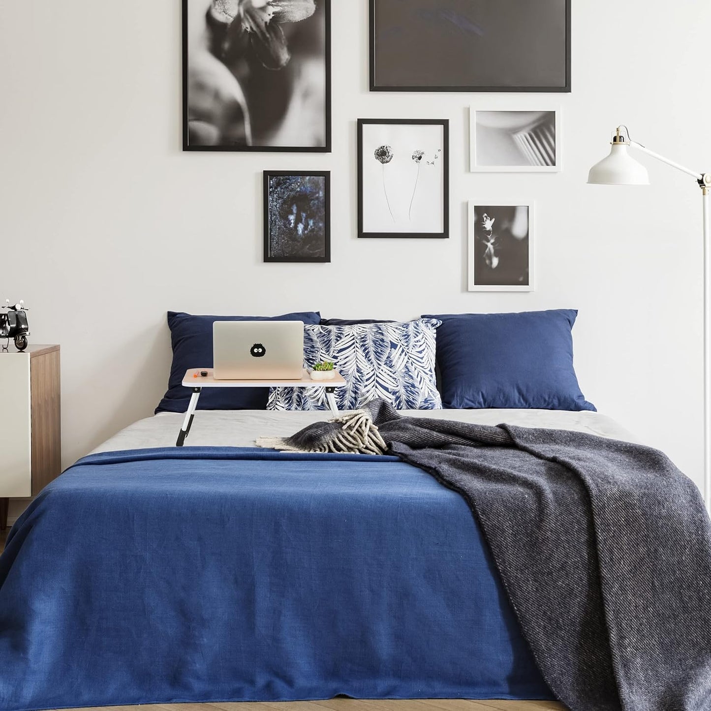 Эргономичный столик для ноутбука для кровати