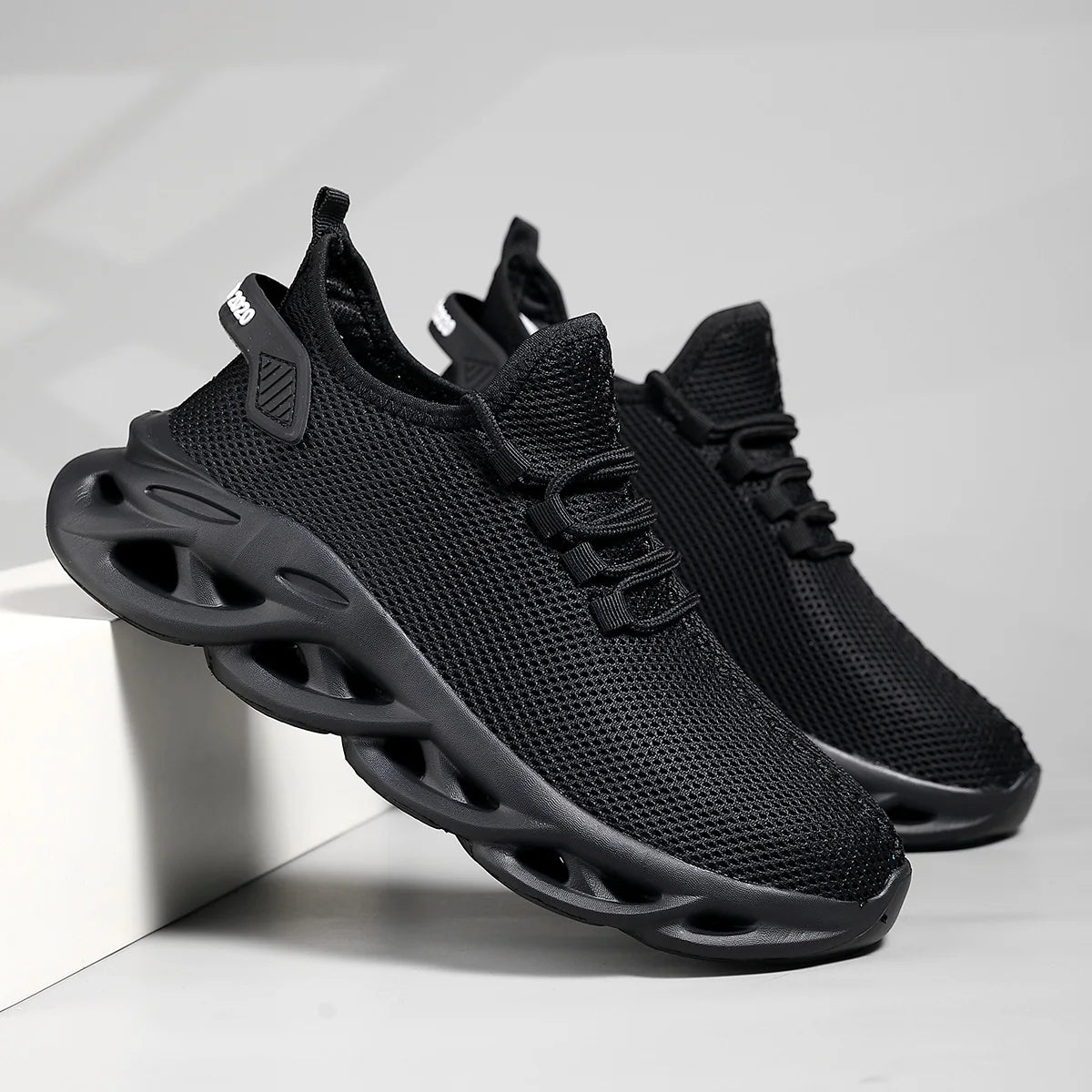 Спортивные кроссовки Onyx Stealth-Pro