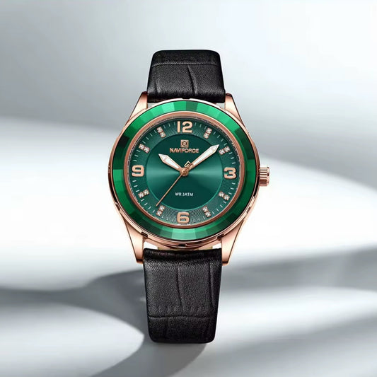 Женские наручные часы с кожаным ремешком