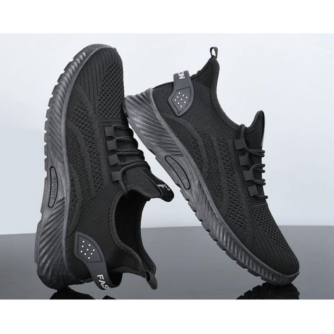 Кроссовки FlexMotion: Гибкость и свежесть